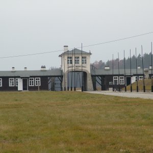 A gross-roseni tábor bejárata (2011)