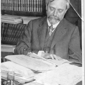 Voinovich Géza, irodalomtörténész, a Nemzeti Színház kormánybiztosa, élt: 1877-1952
