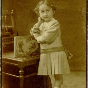 Hochstaedter Bora kisgyermekként, 1911