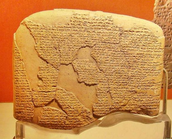 Töredékes múlt. A kadeshi csata után évekkel kötött egyiptomi-hettita béke szövege