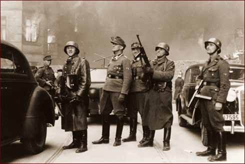 Varsói gettó, 1943. Stroop SS-tábornok saját albumának egyik képén