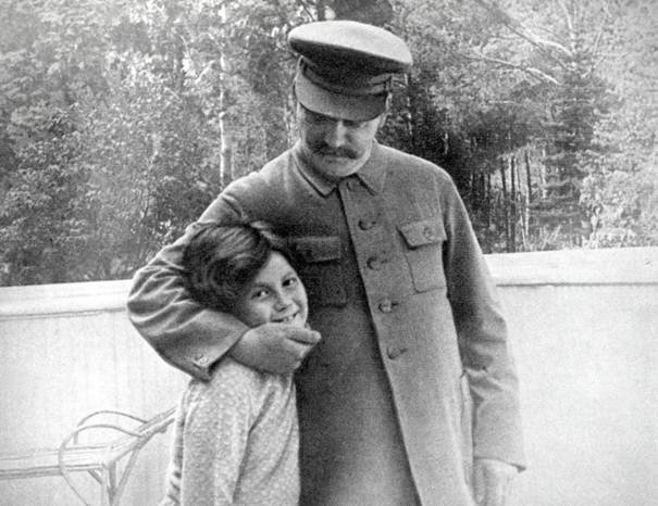 Sztálin és Szvetlána. Lánya esküvőjére el sem ment, mert zsidó férjet választott
