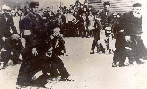Minszki, 1941: megalázott zsidók a gettóban (HRS)