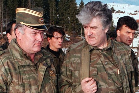 Ratko Mladics tábornok Radovan Karadzsics boszniai szerb elnökkel
