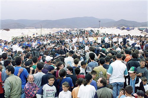 Koszovói albán menekülttábor Stenkovecnél