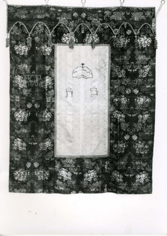 Tóraszekrény-függöny, XVIII. század