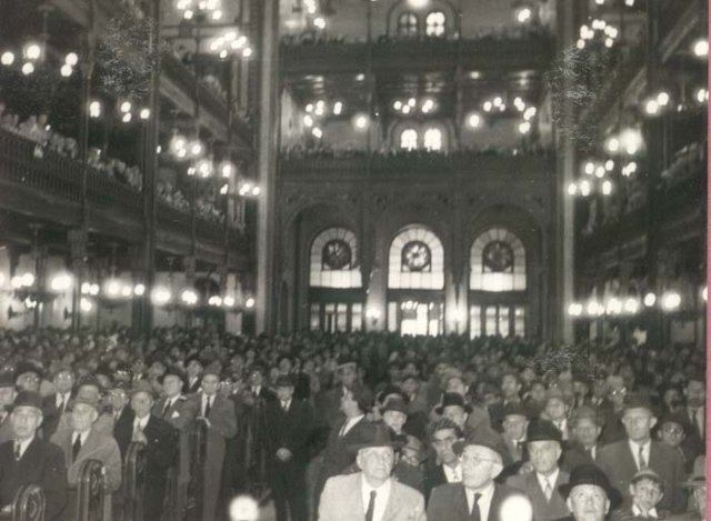 Istentisztelet a Dohány utcai zsinagógában (1945 után)